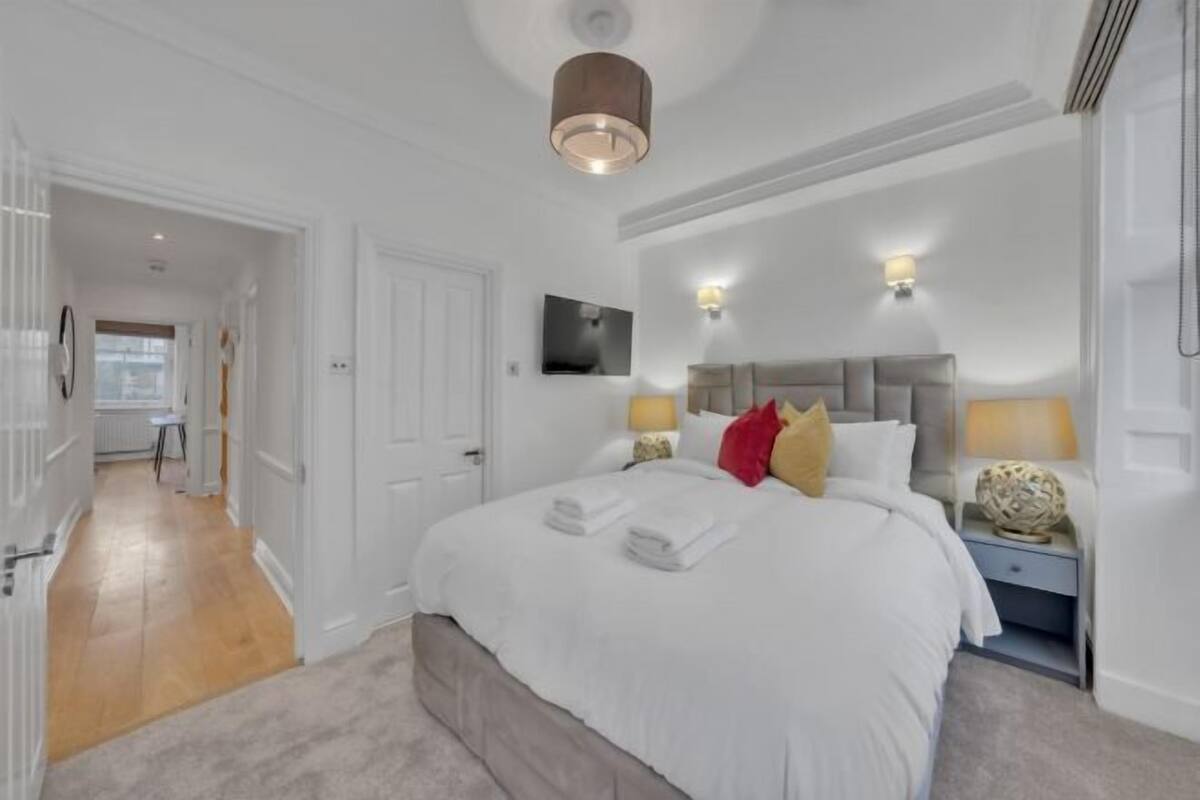 Desk, blackout drapes, iron/ironing board, free WiFi