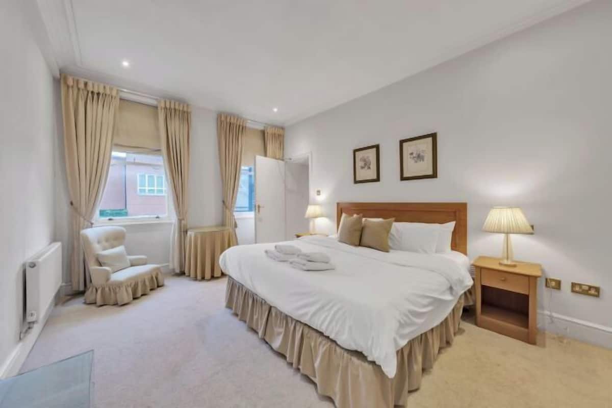 Desk, blackout curtains, iron/ironing board, free WiFi