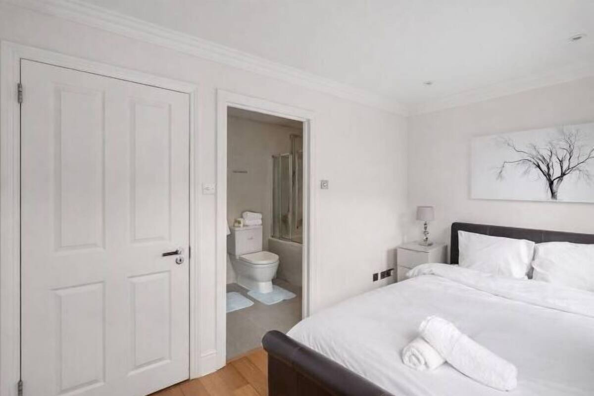 Desk, blackout drapes, iron/ironing board, free WiFi