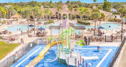 Disney 2 miles w/Heated Pool, water park, basketball tennis courts, game room