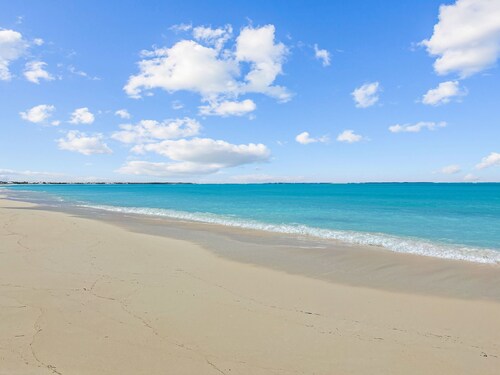 Pet Friendly, Golf Cart Included, Exuma Villa, Treasure Cay, Bahamas