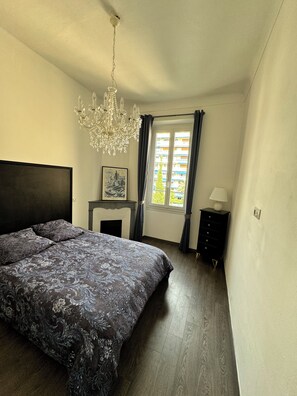 2 makuuhuonetta, silitysrauta/-lauta, ilmainen Wi-Fi, vuodevaatteet