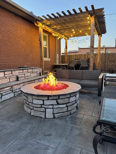 Cozy, custom bungalow in the heart of the Sante Fe Art District!