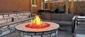 Cozy, custom bungalow in the heart of the Sante Fe Art District!