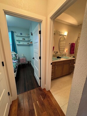 5 bedrooms, desk, iron/ironing board, free WiFi