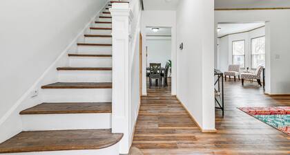 Charming Home - 2 Mi to Niagara Falls State Park!