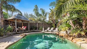 Unclassified image, 4 of 41, button - Sorrento Rockpool and Spa - The Ultimate Coastal Haven (Sorrento)