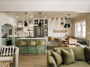 Smart TV, fireplace - Mediterranean Escape: Cabin 4, Renovation Resort Season 1 Winner! (Campbellford)