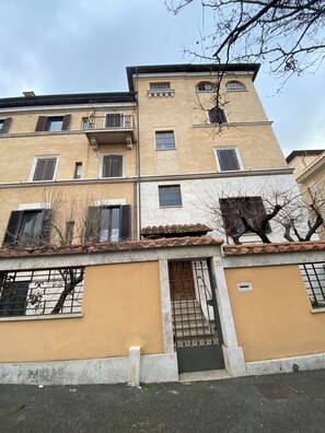 Esterni