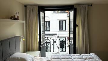 4 slaapkamers, een kluis op de kamer, een bureau