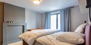 4 Schlafzimmer, Zimmersafe, Schreibtisch, Bügeleisen/Bügelbrett