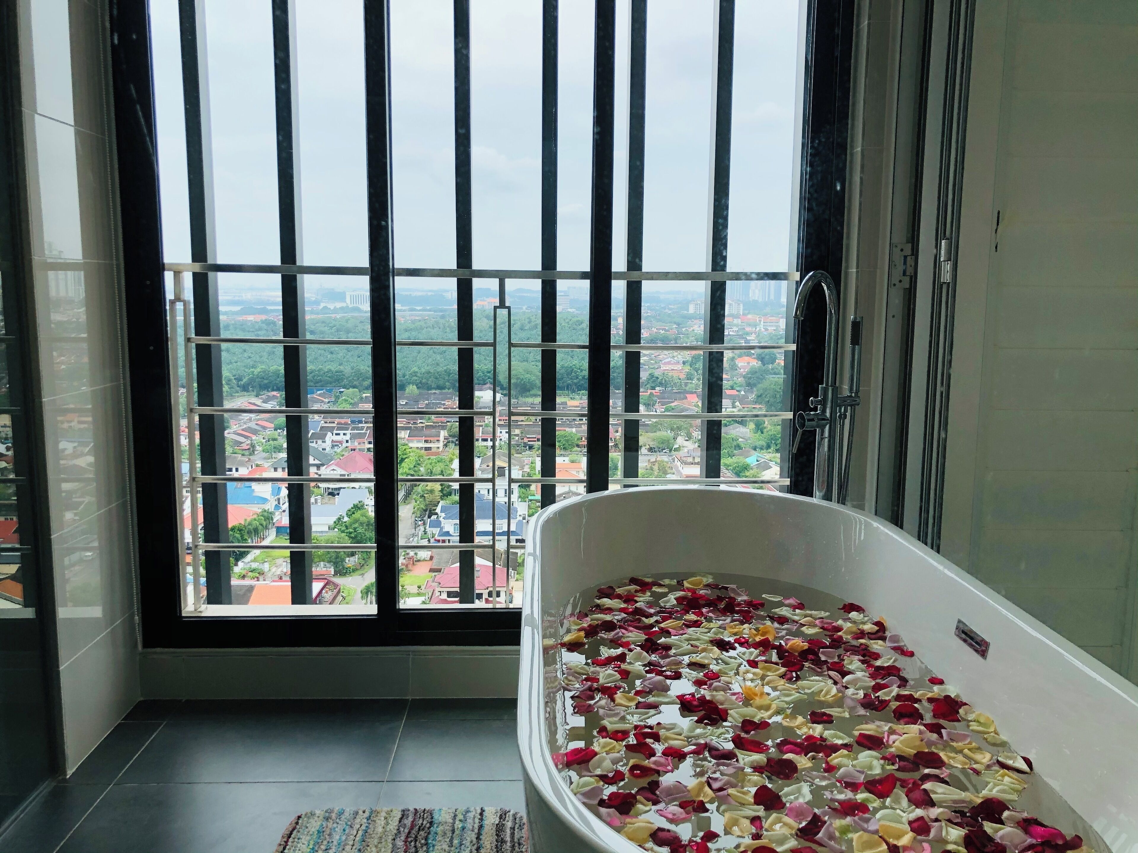 Familienapartment | Badezimmer | Kostenlose Toilettenartikel, Haartrockner, Handtücher, Toilettenpapier