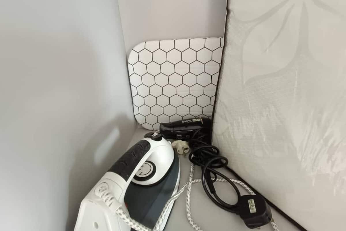 Iron/ironing board