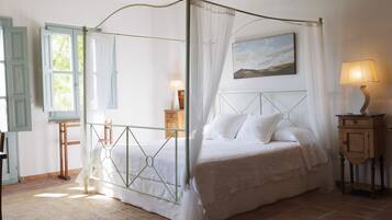 1 quarto, escrivaninha