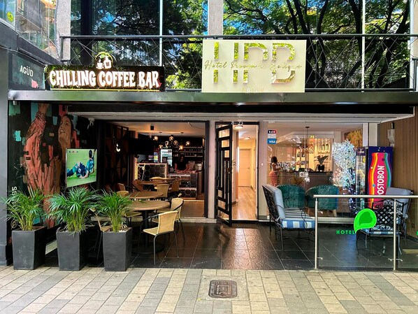 Front of property - Provenza Medellin Hotel Boutique (Medellín)