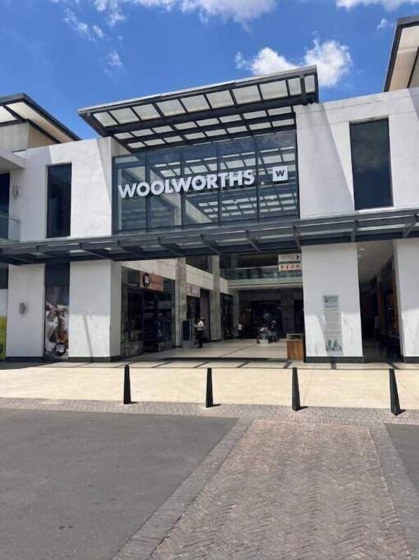 Exterior - Cozy Apartment - Amazing views of Steyn City (Dainfern)