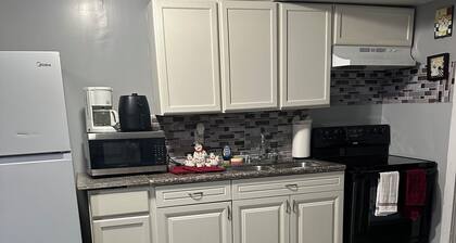 Cozy, peaceful, very clean, you can work or just get away, weekly or monthly.