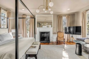 Luxury Suite | 1 bedroom, Egyptian cotton sheets, premium bedding, memory foam beds