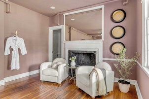 Luxury Suite | 1 bedroom, Egyptian cotton sheets, premium bedding, memory foam beds