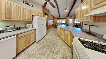 House (3 Bedrooms) | Property amenity