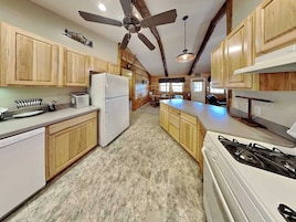 House (3 Bedrooms) | Property amenity