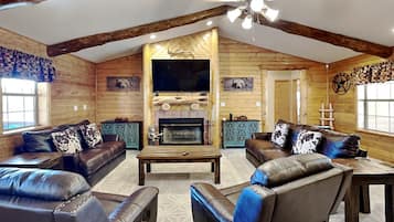 House (3 Bedrooms) | Depan hartanah