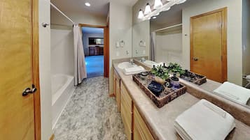 House (3 Bedrooms) | Property amenity