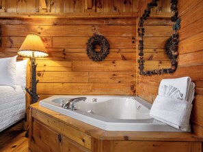 Cabin, 1 Queen Bed with Sofa bed, Hot Tub (Amber Crest) | Bathroom | Designer toiletries, towels, toilet paper