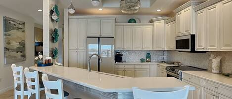 Estudio, varias camas, balcón, vistas al mar (#203 - No Pets Allowed) | Cocina privada | Cafetera o tetera