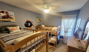 4 chambres, fer et planche à repasser, lit parapluie, Wi-Fi gratuit