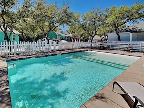 House (2 Bedrooms) | Property amenity - Casita de la Playa by Miss Kitty’s (Rockport)