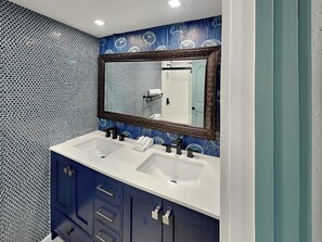 Condo (1 Bedroom) | Bathroom | Designer toiletries, towels, toilet paper