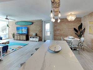 Condo (1 Bedroom) | In-room dining - Channelview 117 (Port Aransas)