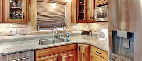 House, Multiple Beds, Patio (Double Eagle Manor - No Pets Allowed) | Private kitchen | Coffee/tea maker