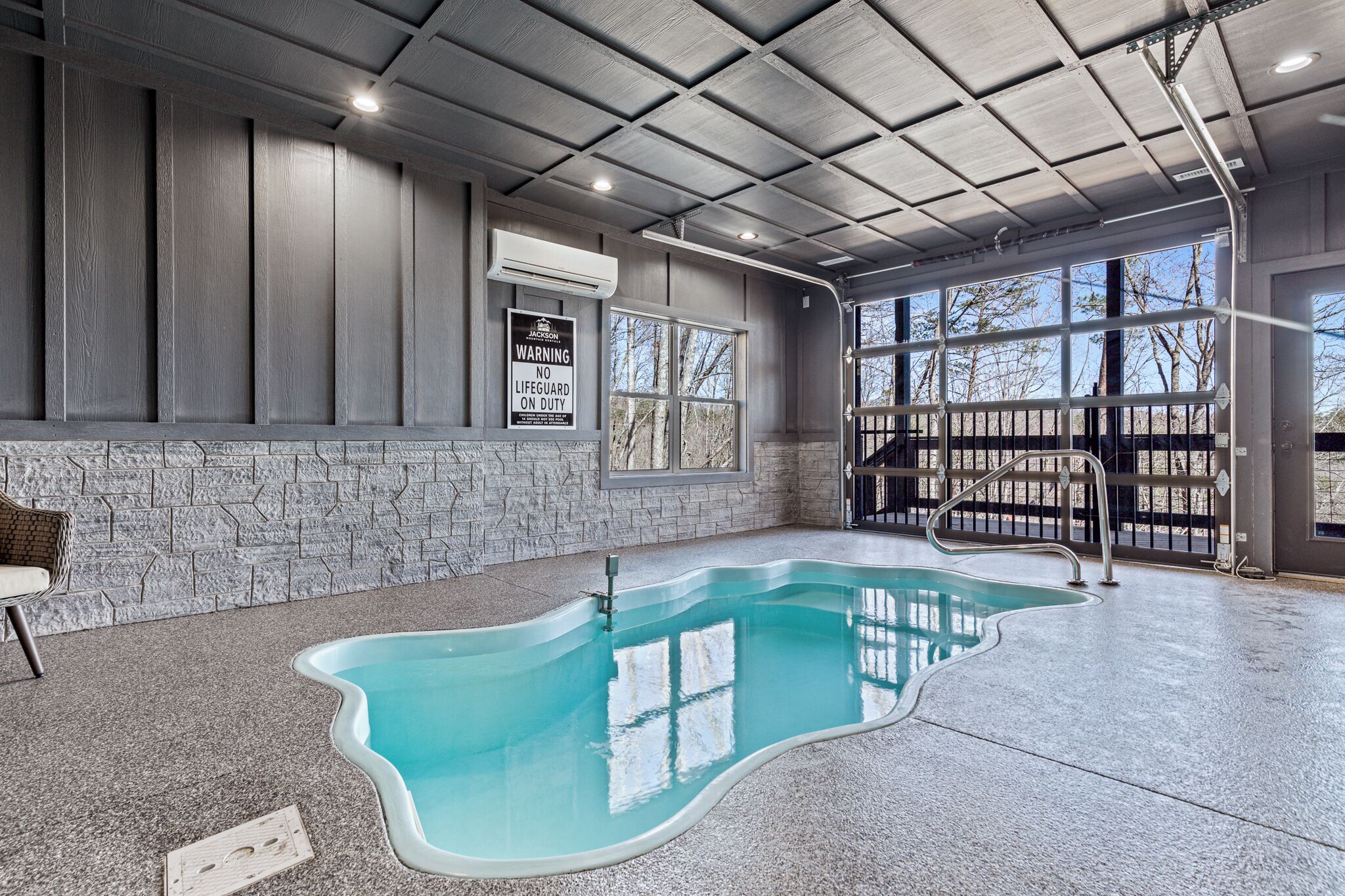 スタジオ (3 Bedrooms) | 施設の正面