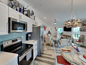Maison, plusieurs lits, balcon, vue piscine (La Sirena) | Cuisine privée | Cafetière/bouilloire