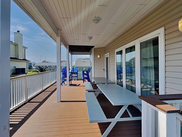 Hus - flera sängar - uteplats - havsutsikt (Mojo Dojo Beach Casa) | Boendeområde