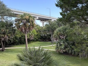 Condo (3 Bedrooms) | Property amenity