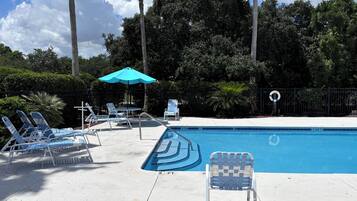 Condo (3 Bedrooms) | Property amenity