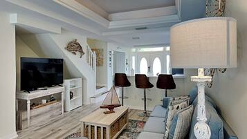 Condo (3 Bedrooms) | Front of property