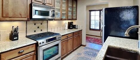 House, Multiple Beds, Patio, Garden View (Puerta de Alameda) | Private kitchen | Coffee/tea maker