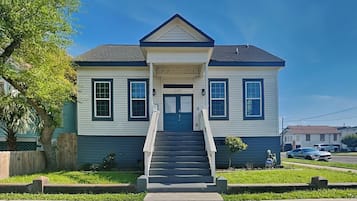 House (3 Bedrooms) | Front of property