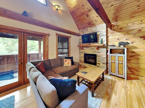 Smokey Bear Haven by Jackson Mountain Rentals