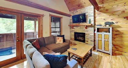 Smokey Bear Haven by Jackson Mountain Rentals