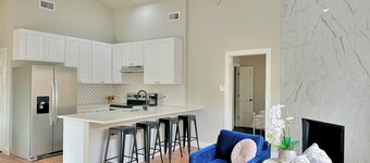 Grandscapes! Centrally located near The Colony Shoreline, No Chores