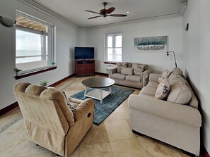 Condo (4 Bedrooms) | Property amenity - Sunset On The Seawall #1 by Ryson Vacation Rentals (Galveston)
