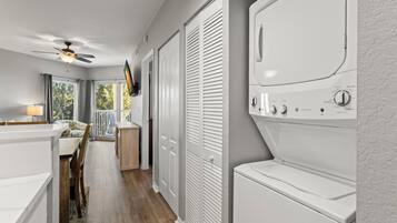 Condo (2 Bedrooms) | Property amenity