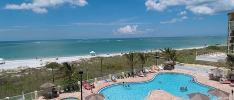 Condo (2 Bedrooms) | Property amenity