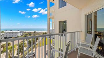 Condo (2 Bedrooms) | Property amenity