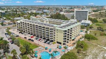 Condo (2 Bedrooms) | Property amenity